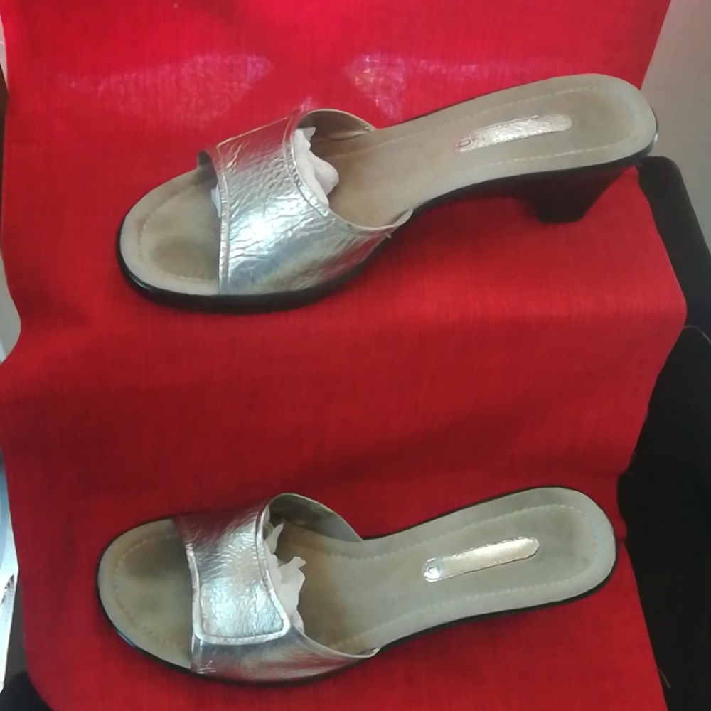 🍀Bandolino silver slide on sandals #12